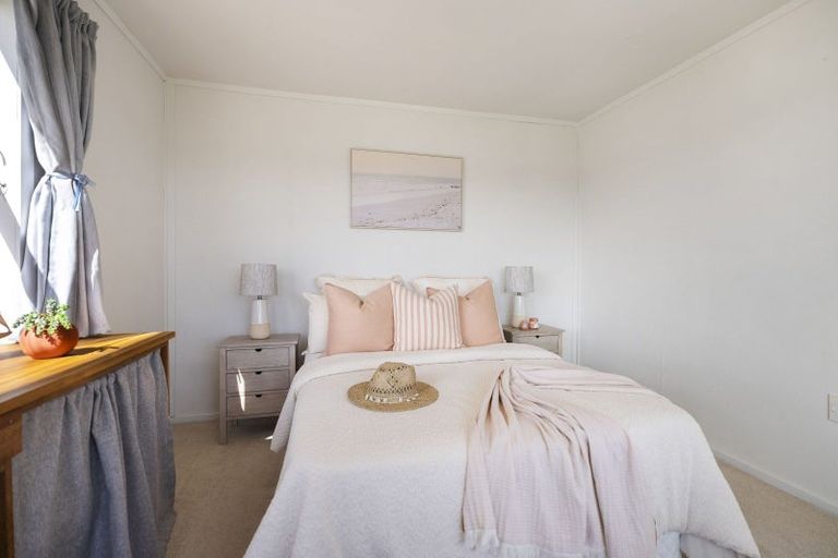 Photo of property in 8 Signal Street, Foxton Beach, Foxton, 4815