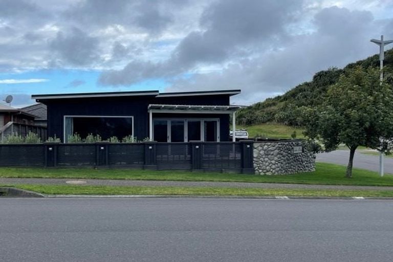Photo of property in 1 Fender Close, Pyes Pa, Tauranga, 3112