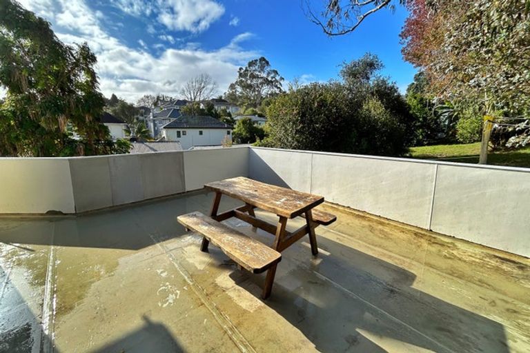 Photo of property in 42 Selwyn Crescent, Forrest Hill, Auckland, 0620