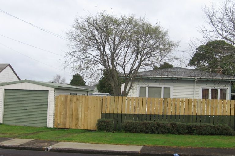 Photo of property in 1/21 Railway Street West, Papakura, 2110