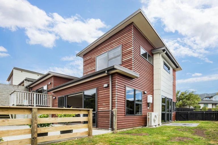 Photo of property in 1/2 Flotilla Place, Whitby, Porirua, 5024