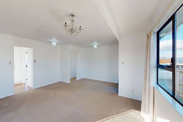 Photo of property in 41a Sunhaven Drive, Newlands, Wellington, 6037