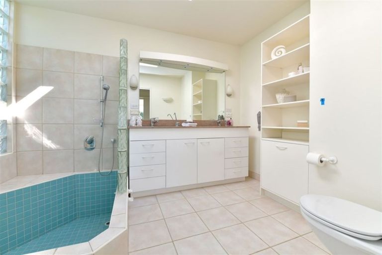 Photo of property in 20 Pacific Parade, Army Bay, Whangaparaoa, 0930