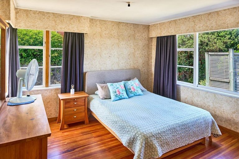 Photo of property in 16 Walker Avenue, Paremata, Porirua, 5026