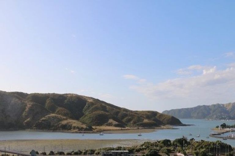 Photo of property in 4 Whitianga View, Paremata, Porirua, 5024