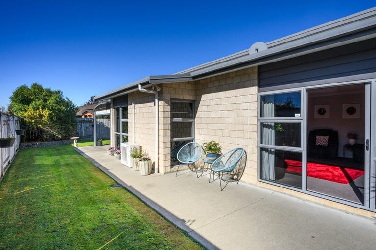 Photo of property in 99 Schnell Drive, Kelvin Grove, Palmerston North, 4414