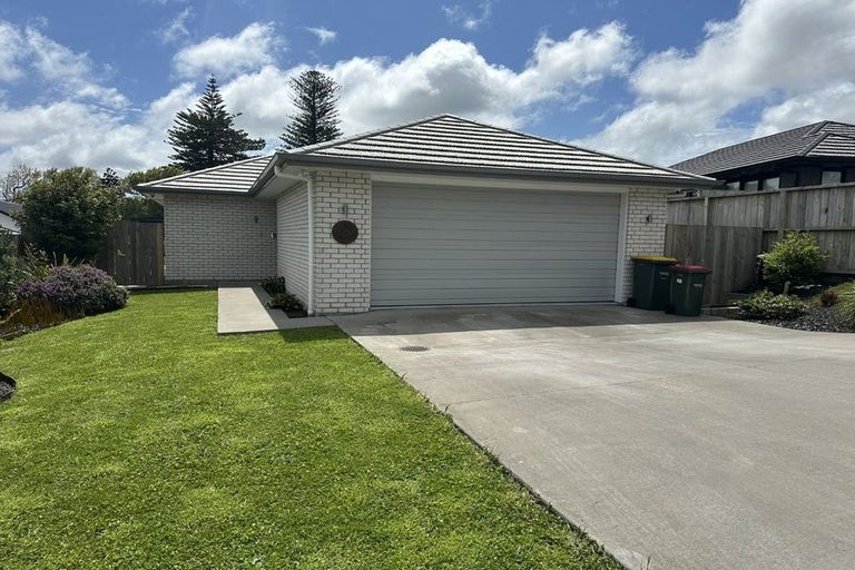 Photo of property in 18 Kawariki Road, Helensville, 0800