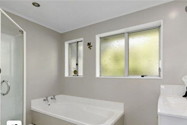 Photo of property in 19b Hicks Close, Whitby, Porirua, 5024