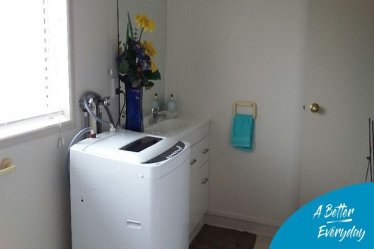 Photo of property in 79 Glover Road, Hawera, 4610