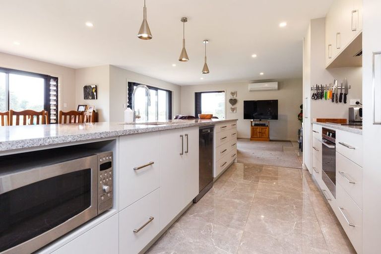 Photo of property in 10 Taumata Rise, Acacia Bay, 3385