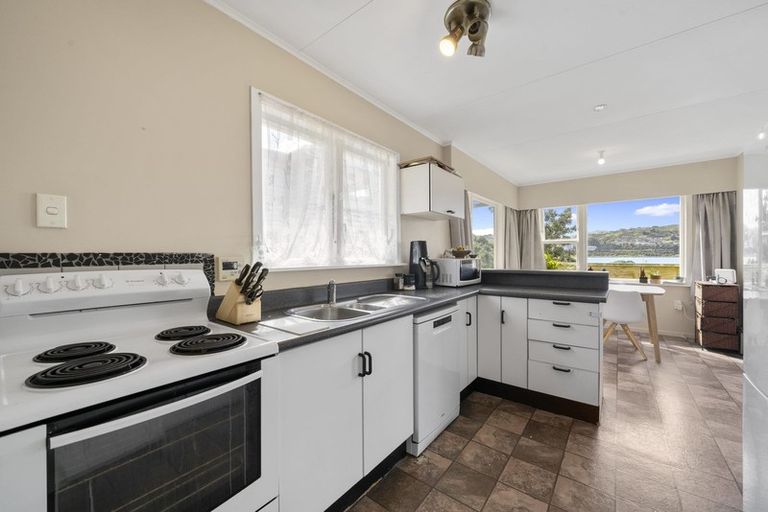 Photo of property in 7 Gloaming Hill, Titahi Bay, Porirua, 5022