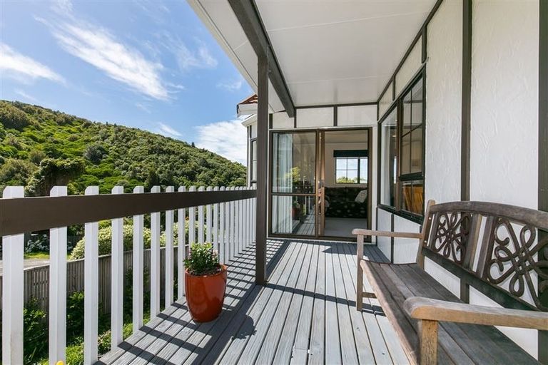 Photo of property in 74 Amapur Drive, Khandallah, Wellington, 6035