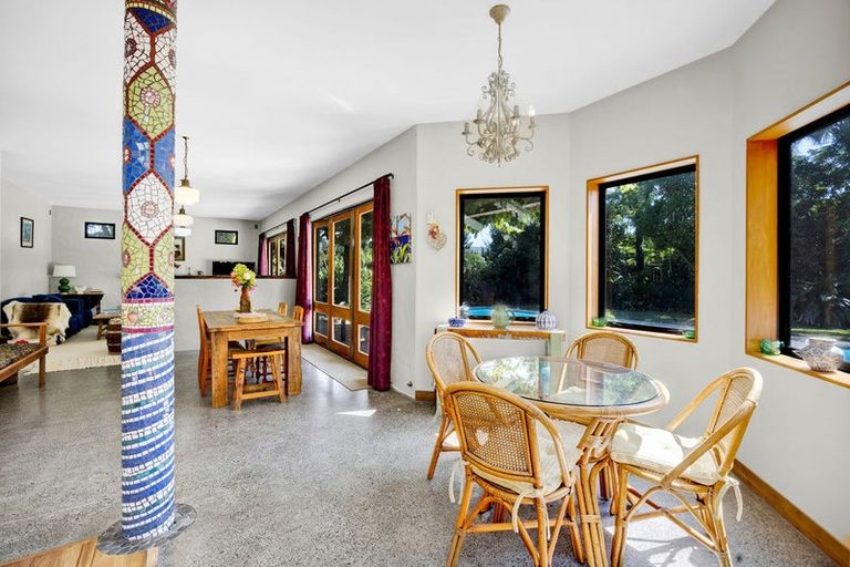 Photo of property in 7-9 Mace Terrace, Oakura, 4314