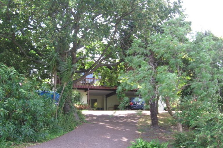 Photo of property in 11 Heathcote Road, Castor Bay, Auckland, 0620