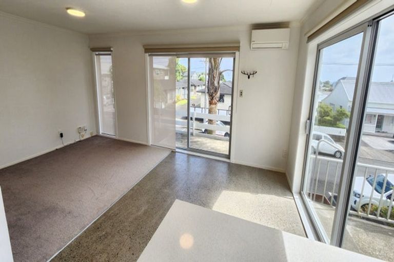 Photo of property in 1/246 Courtenay Street, Strandon, New Plymouth, 4312