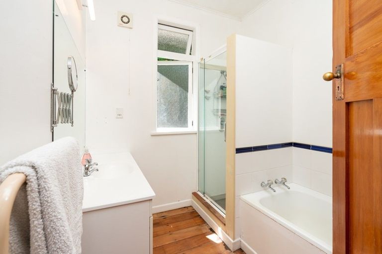 Photo of property in 58 Pembroke Road, Northland, Wellington, 6012