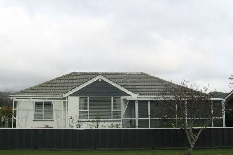Photo of property in 1 Rawhiti Street, Stokes Valley, Lower Hutt, 5019
