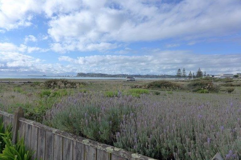 Photo of property in 2/64 The Esplanade, Westshore, Napier, 4110