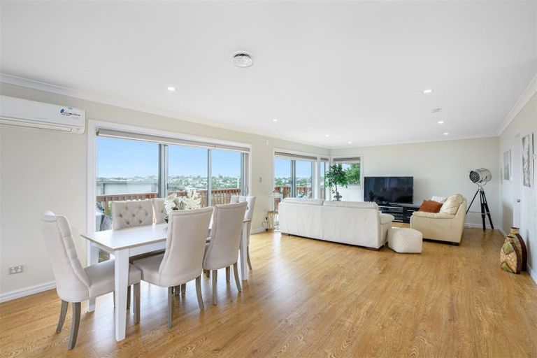 Photo of property in 44 Coventry Way, Long Bay, Auckland, 0630