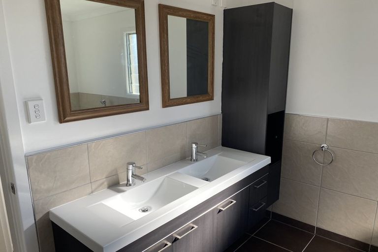 Photo of property in 11 Youngs Road, Papakura, 2110