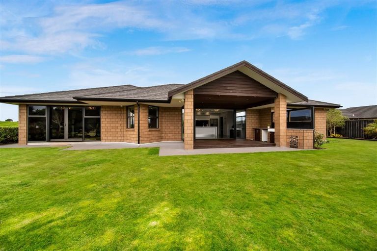 Photo of property in 15 Wentworth Lane, Waiwhakaiho, New Plymouth, 4312
