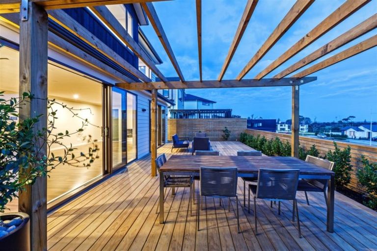 Photo of property in 17 Tawatawa Street, Long Bay, Auckland, 0630