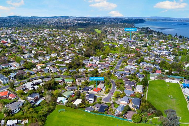 Photo of property in 6 Cajero Place, Green Bay, Auckland, 0604