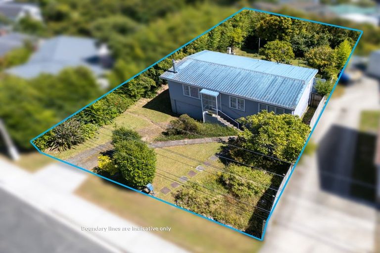 Photo of property in 64 Sylvan Crescent, Te Atatu South, Auckland, 0610