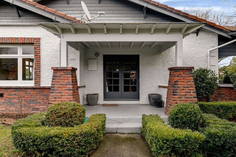Photo of property in 24 Elmira Avenue, Hokowhitu, Palmerston North, 4410