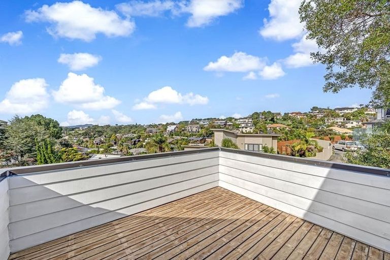 Photo of property in 2/33 Penguin Drive, Murrays Bay, Auckland, 0630