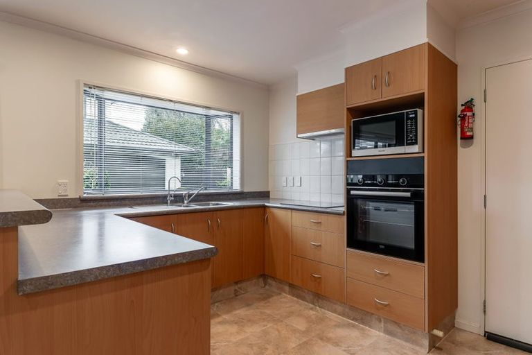 Photo of property in 14 Winston Avenue, Hokowhitu, Palmerston North, 4410