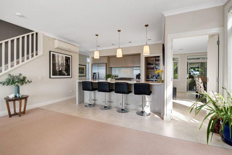 Photo of property in 9 Landmark Terrace, Orewa, 0931