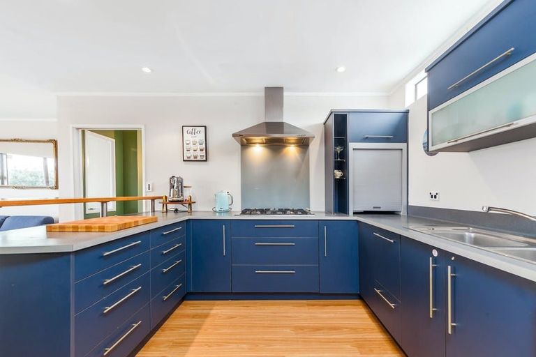 Photo of property in 221 Vipond Road, Stanmore Bay, Whangaparaoa, 0932