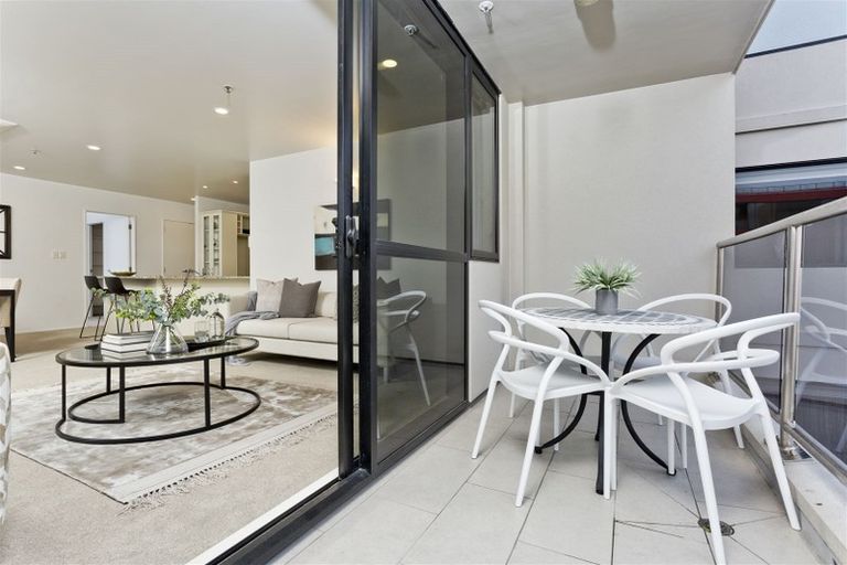 Photo of property in 4d/171 Hurstmere Road, Takapuna, Auckland, 0622