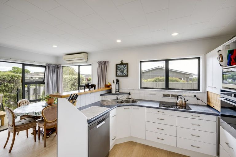 Photo of property in 52 Guppy Road, Greenmeadows, Napier, 4112