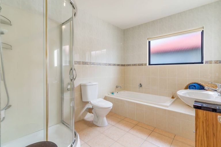 Photo of property in 1a Simmental Crescent, Somerville, Auckland, 2014