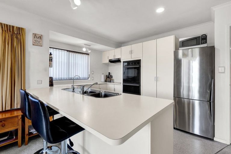 Photo of property in 4 Boulevard Drive, Merrilands, New Plymouth, 4312