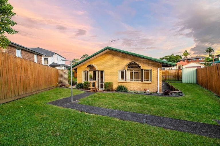 Photo of property in 120 Buscomb Avenue, Henderson, Auckland, 0610