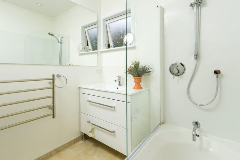 Photo of property in 2/25 Heathcote Road, Castor Bay, Auckland, 0620