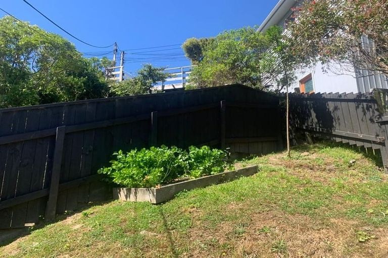 Photo of property in 1/20 Doris Gordon Crescent, Crofton Downs, Wellington, 6035