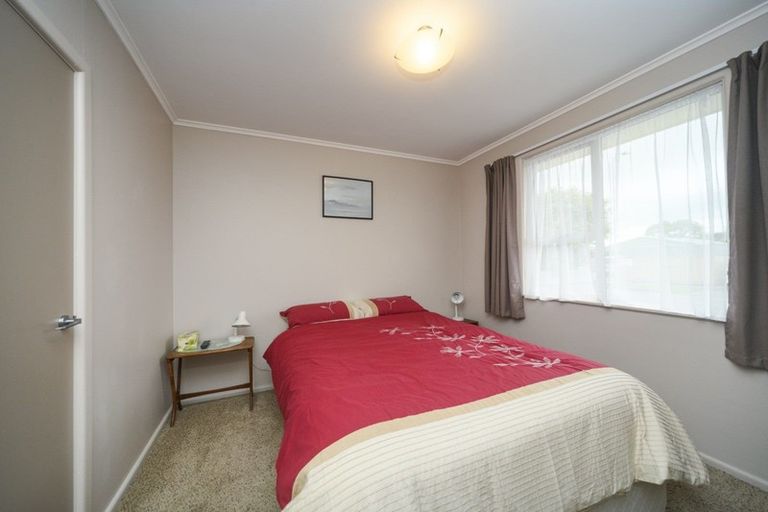 Photo of property in 19 Piper Place, Roslyn, Palmerston North, 4414