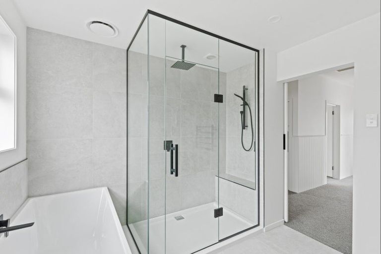 Photo of property in 30 Waiwaka Terrace, Strandon, New Plymouth, 4312