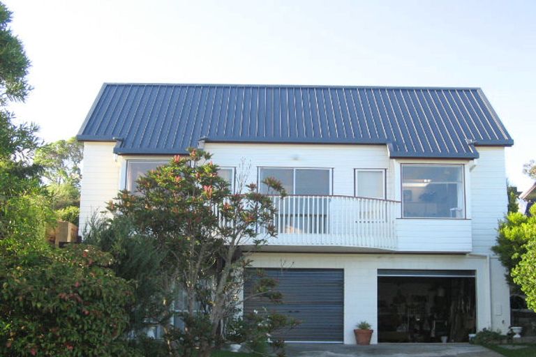 Photo of property in 5 Arapawa Place, Plimmerton, Porirua, 5026