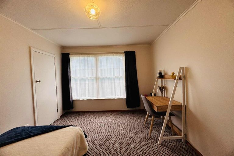 Photo of property in 17a Seddon Street, Takaro, Palmerston North, 4412