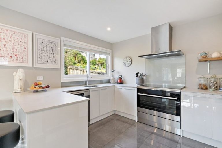 Photo of property in 20 Ocean View Road, Hatfields Beach, Orewa, 0931