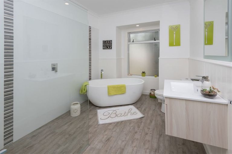 Photo of property in 22 Morrow Avenue, Bucklands Beach, Auckland, 2012