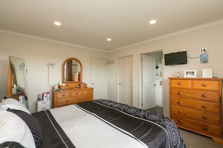 Photo of property in 12 Beach Road, Urenui, 4377