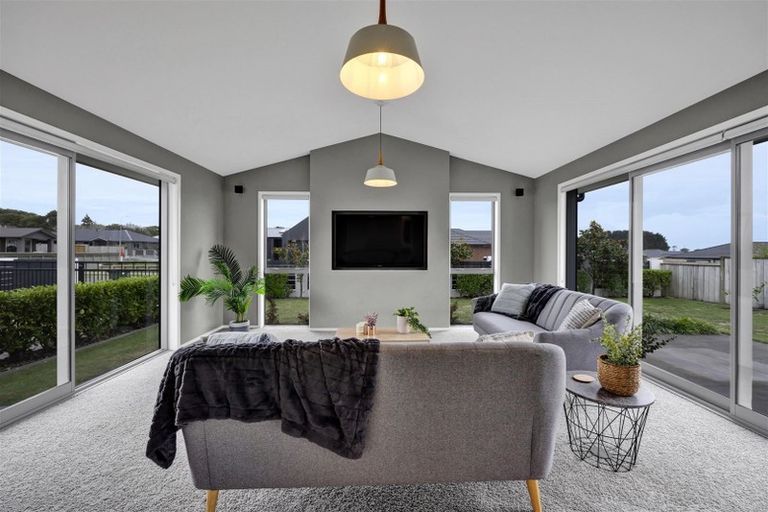 Photo of property in 22 Keene Drive, Bell Block, New Plymouth, 4312