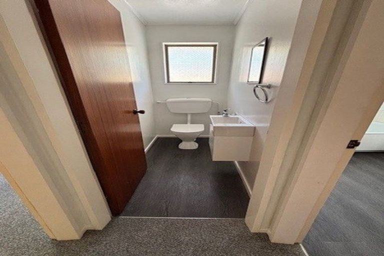 Photo of property in 28 Rewarewa Crescent, Waikanae, 5036