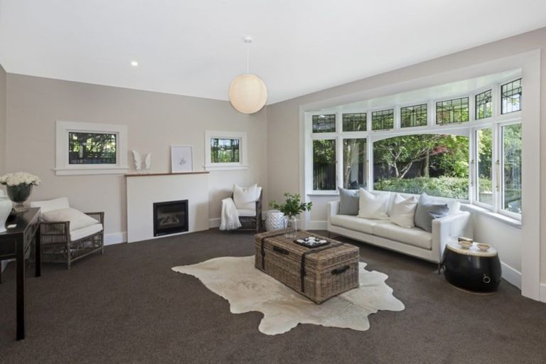 Photo of property in 21 Saint Andrews Square, Strowan, Christchurch, 8052